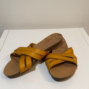 Blowfish Malibu Womens Galia Mustard Yellow Criss Cross Multi Band Size 8
